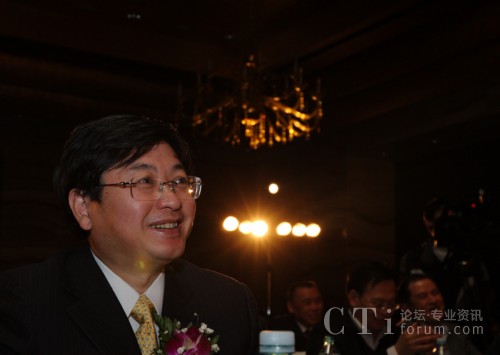  ��114�T�������E������񿂽�(j��ng)��¶���_�ĵ�΢Ц