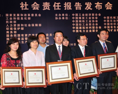 �Ϻ�ؐ���hί����(sh��)ӛ����(zh��)�и�����ꐂ����I(l��ng)ȡ�C��(sh��)