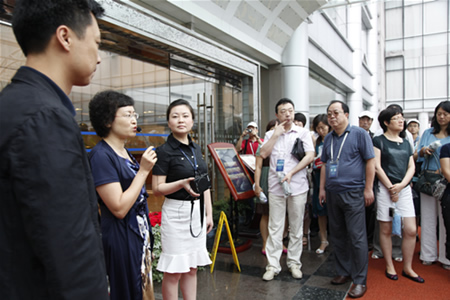 �{(l��n)�⼯�F(tu��n)������ϼŮʿ���г�(li��n)���c��(hu��)�����gӭ�o